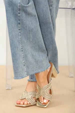 KNITTED BLOCK HEEL MULES IN GOLD
